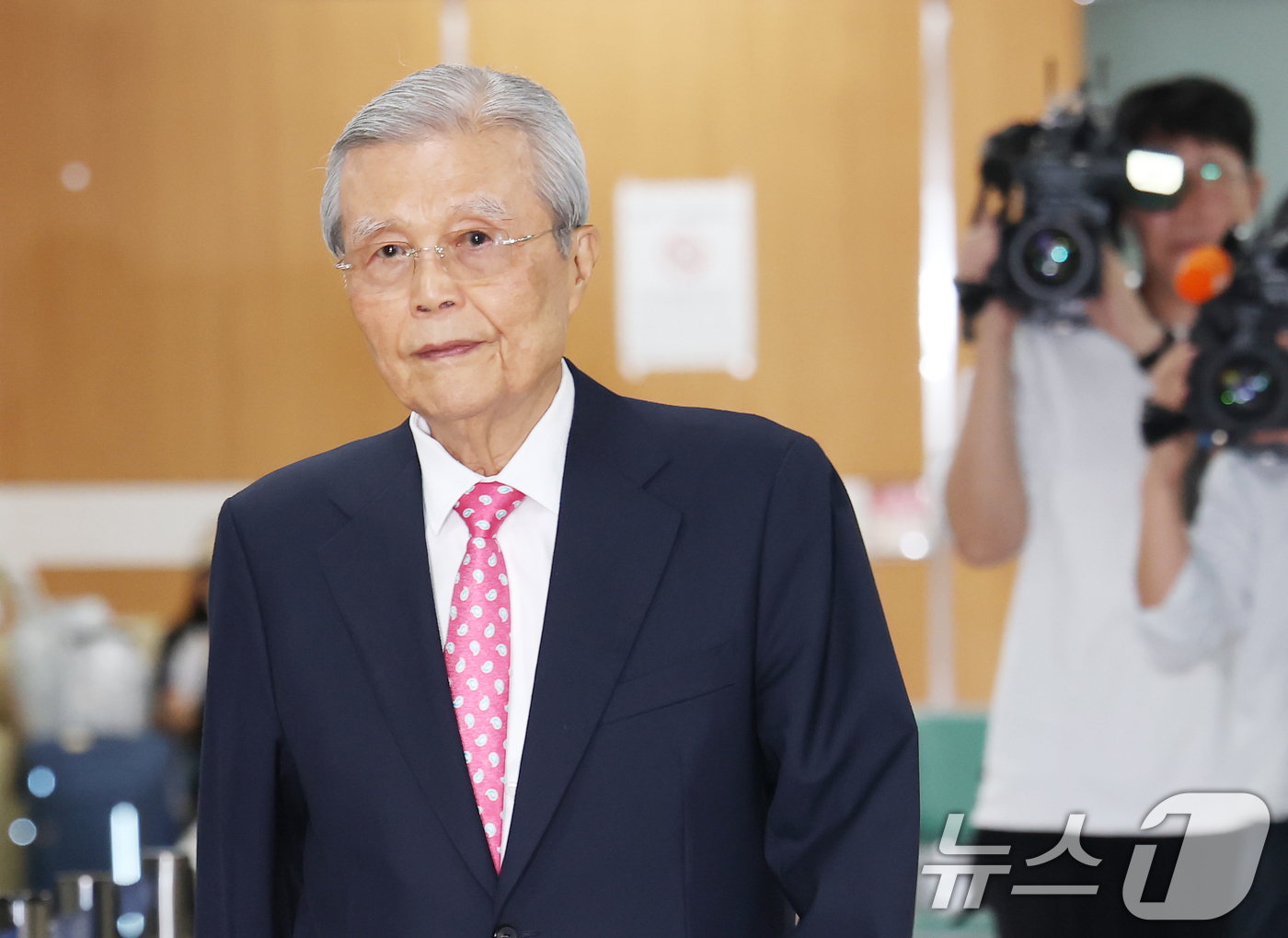 (서울=뉴스1) 김민지 기자 = 김종인 전 국민의힘 비상대책위원장이 11일 오후 서울 서초구 고등법원에서 열린 오세훈 서울시장의 정치자금법 위반 혐의 항소심 속행공판에 증인으로 출 …