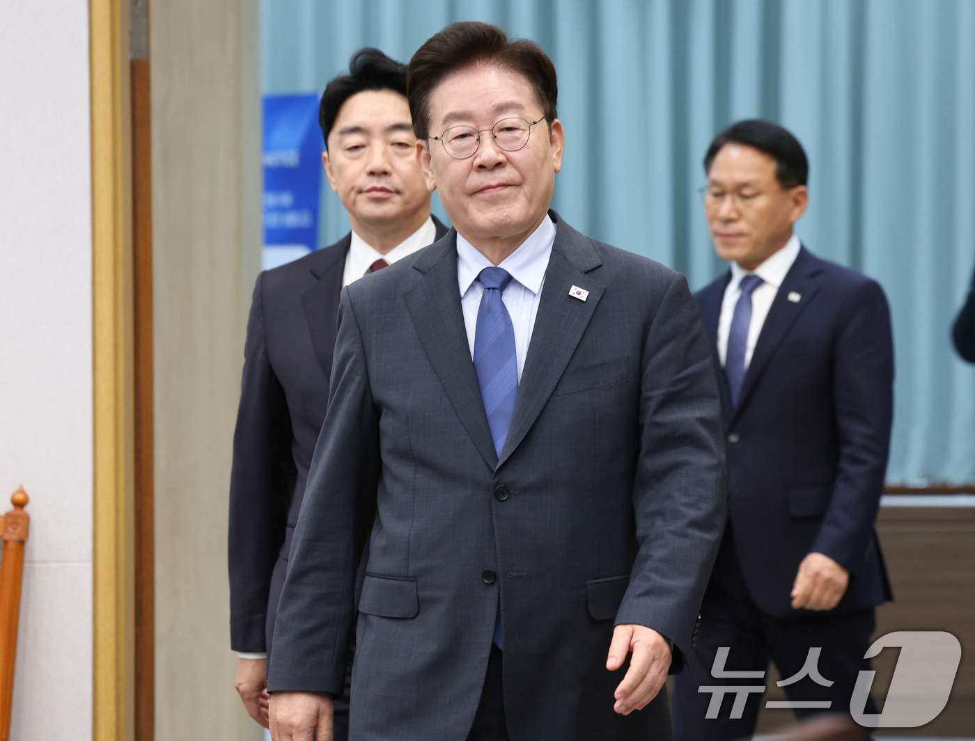 (서울=뉴스1) 허경 기자 = 이재명 대통령이 11일 청와대에서 열린 수석보좌관회의에 입장하고 있다. 2026.9.11/뉴스1
