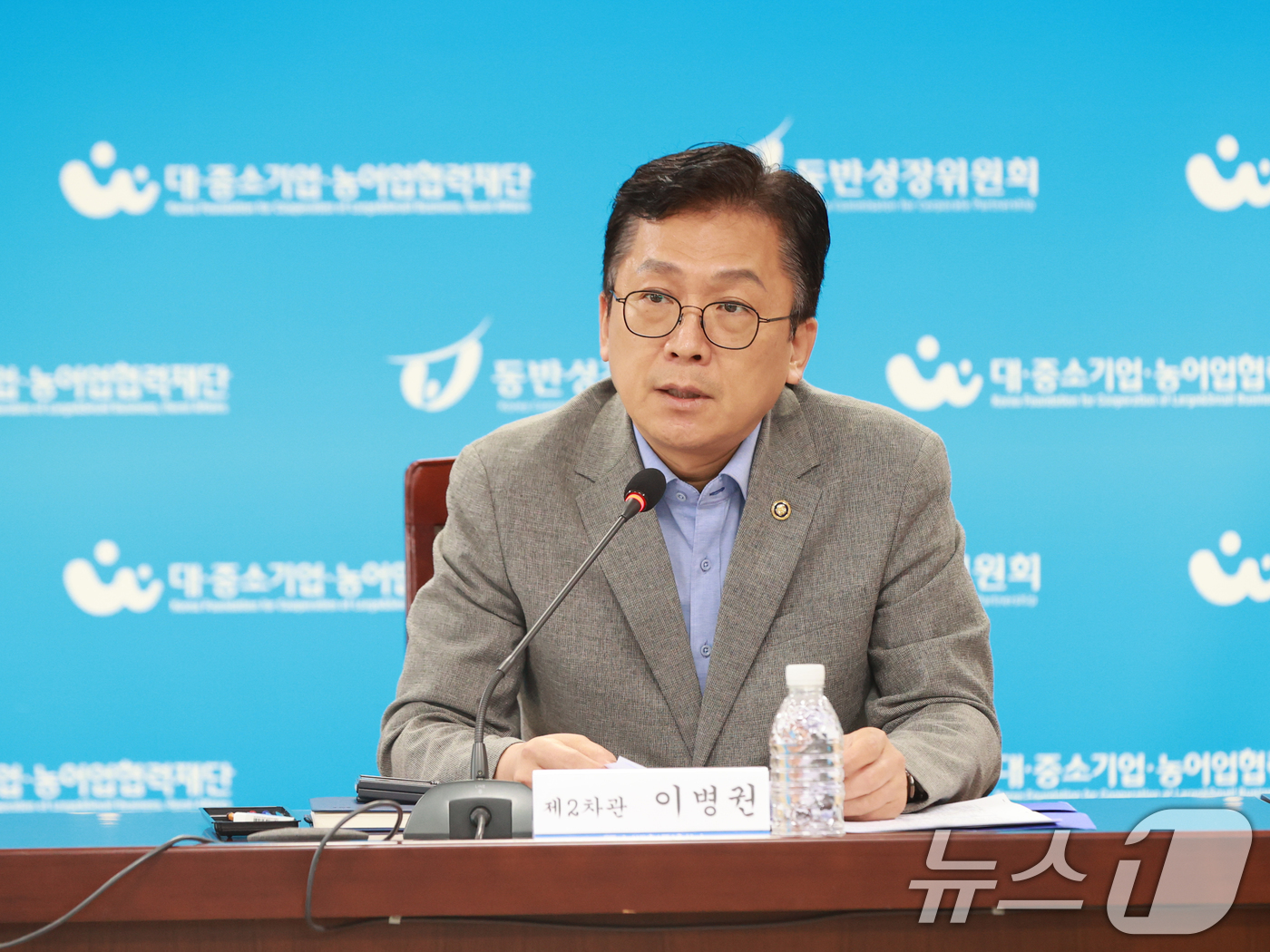(서울=뉴스1) = 이병권 중소벤처기업부 제2차관이 11일 서울 중구 대중소기업농어업협력재단에서 열린 '온라인플랫폼 별점제 관련 상생 간담회'에서 인사말을 하고 있다. (중소벤처기 …