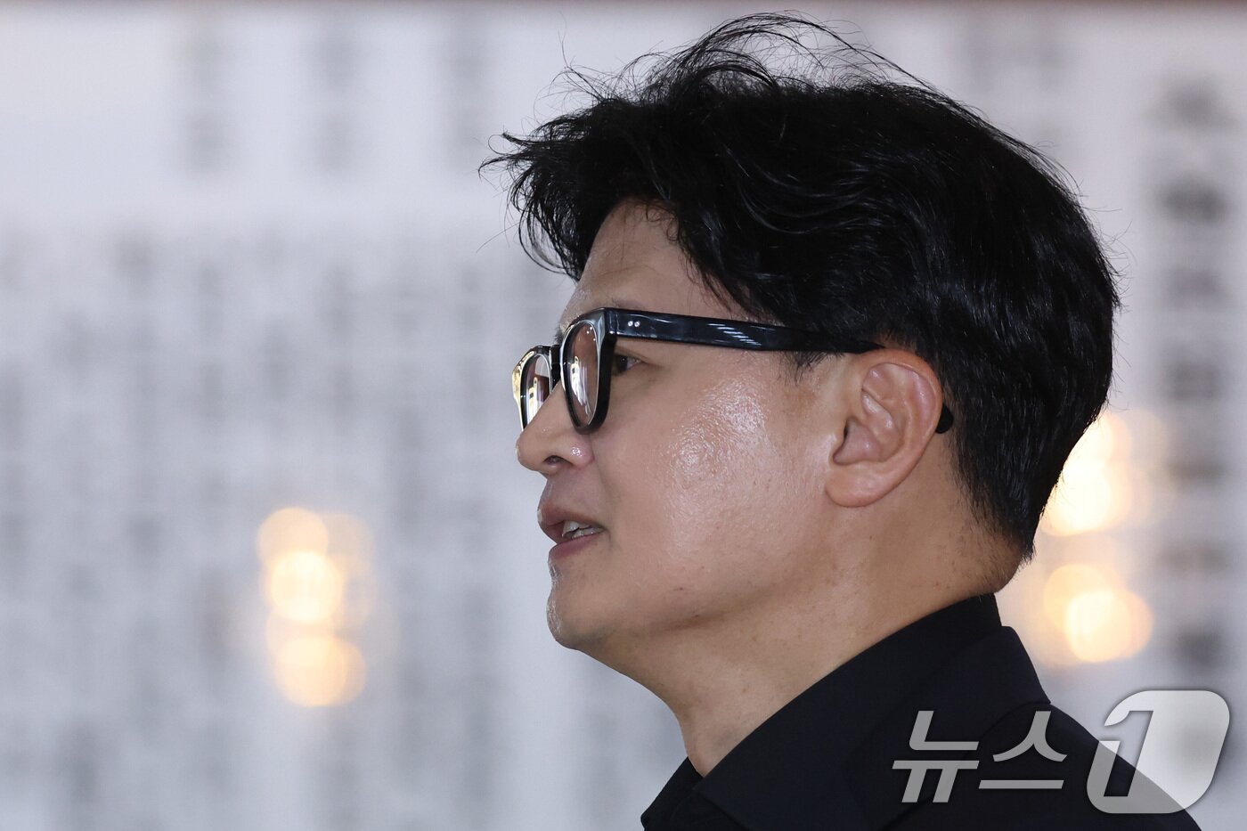 본문 이미지 - 한동훈 무소속 의원이 11일 서울 여의도 국회에서 총리실 직원의 사찰 논란과 관련한 취재진의 질문에 답변하고 있다. 2026.9.11 ⓒ 뉴스1 신웅수 기자