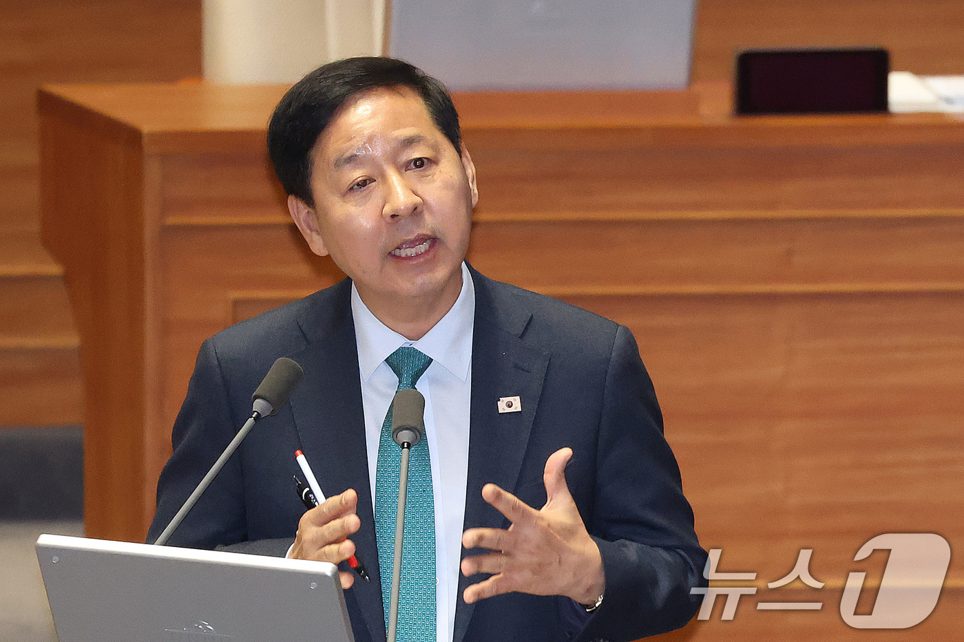 (서울=뉴스1) 신웅수 기자 = 구윤철 부총리 겸 재정경제부 장관이 11일 서울 여의도 국회에서 열린 제439회국회(정기회) 제7차 본회의 대정부 질문에서 경제에 관한 질문에 답변 …