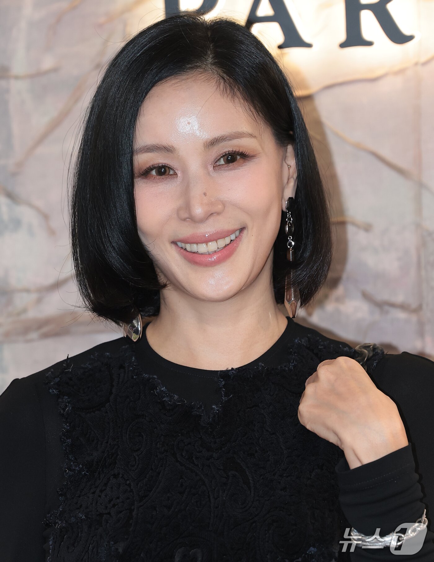 고소영, 50대 맞아? 도자기 피부 반짝반짝