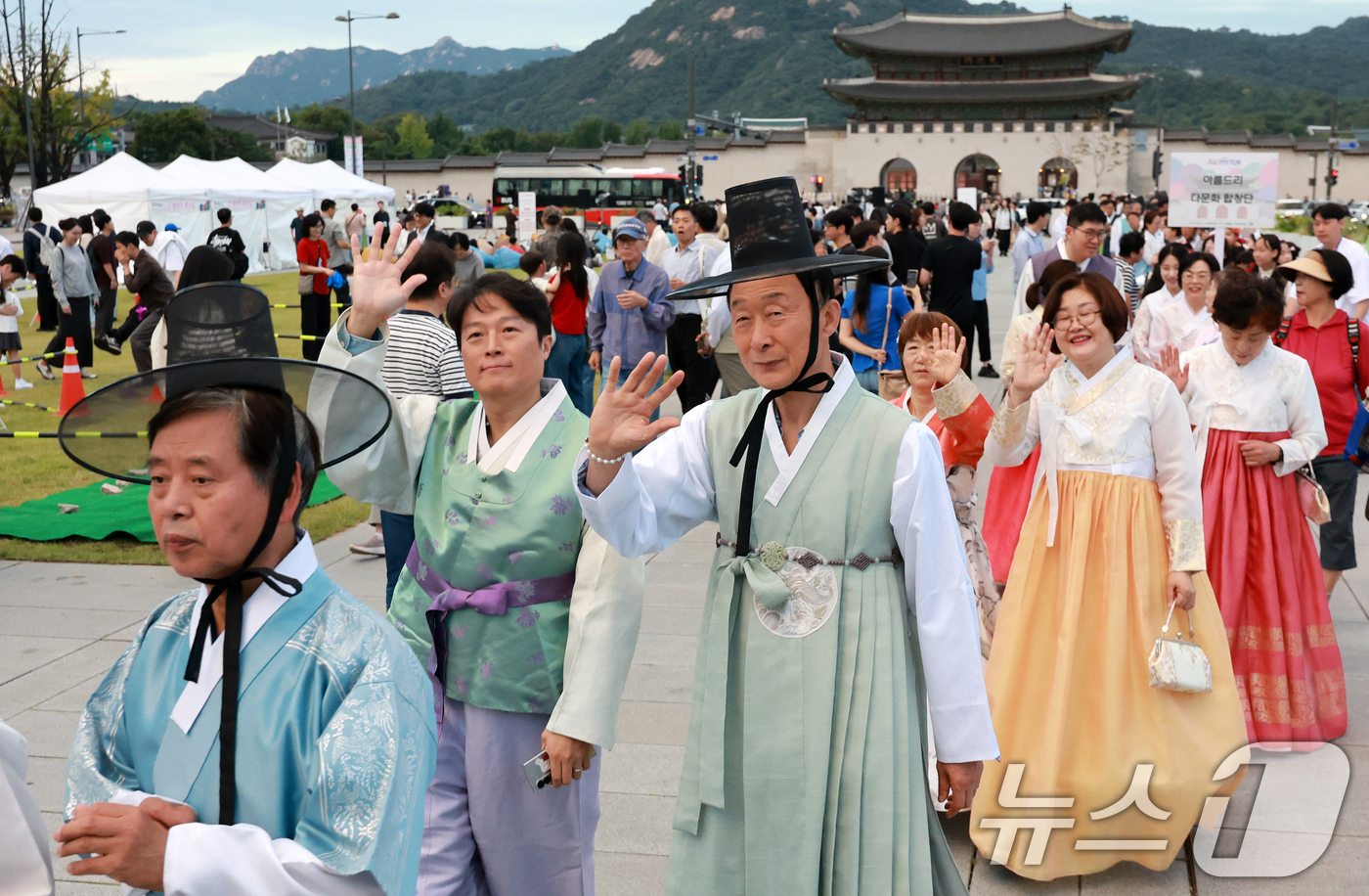 2026 종로한복축제 개막 퍼레이드 새 창 열림