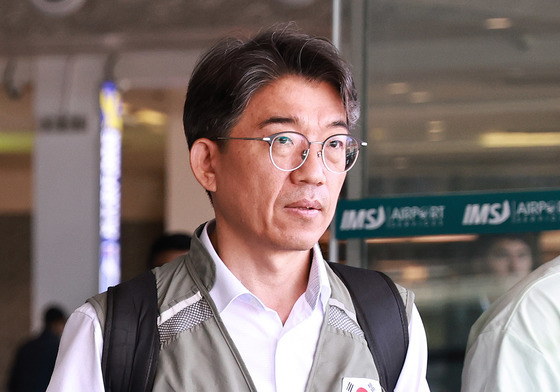 네팔 입국하는 윤주석 KDRT 2진 구호대장
