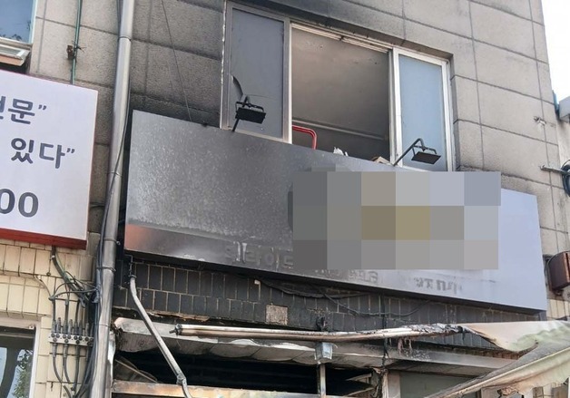 충주시 주덕읍 음식점서 불…내부 15㎡ 태우고 40분만에 꺼져