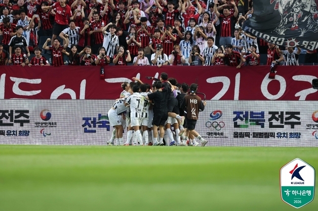 '클리말라 멀티골' 서울, 전북에 2-1 극적 승리…선두 질주(종합)