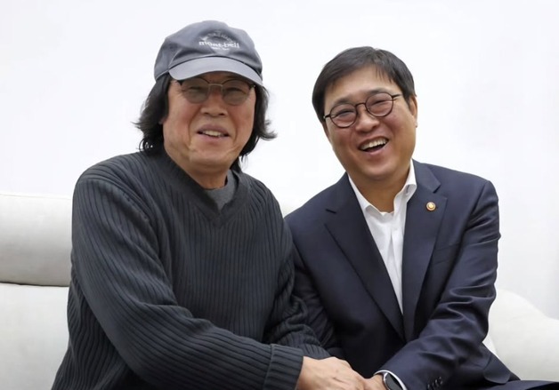 "韓영화사 위대한 이정표" 최휘영 장관, 이창동 '가능한 사랑' 베니스 수상 축하