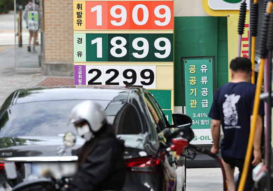 기름값 17주째 하락… 휘발유·경유 1천800원 중반대