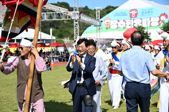 [화보] 가을에 즐기는 '장수 한우랑 사과랑 축제'…관광객 북적