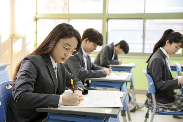 "학교가 감옥도 아닌데"…수업 중 화장실 '학기당 1회' 제한한 고교