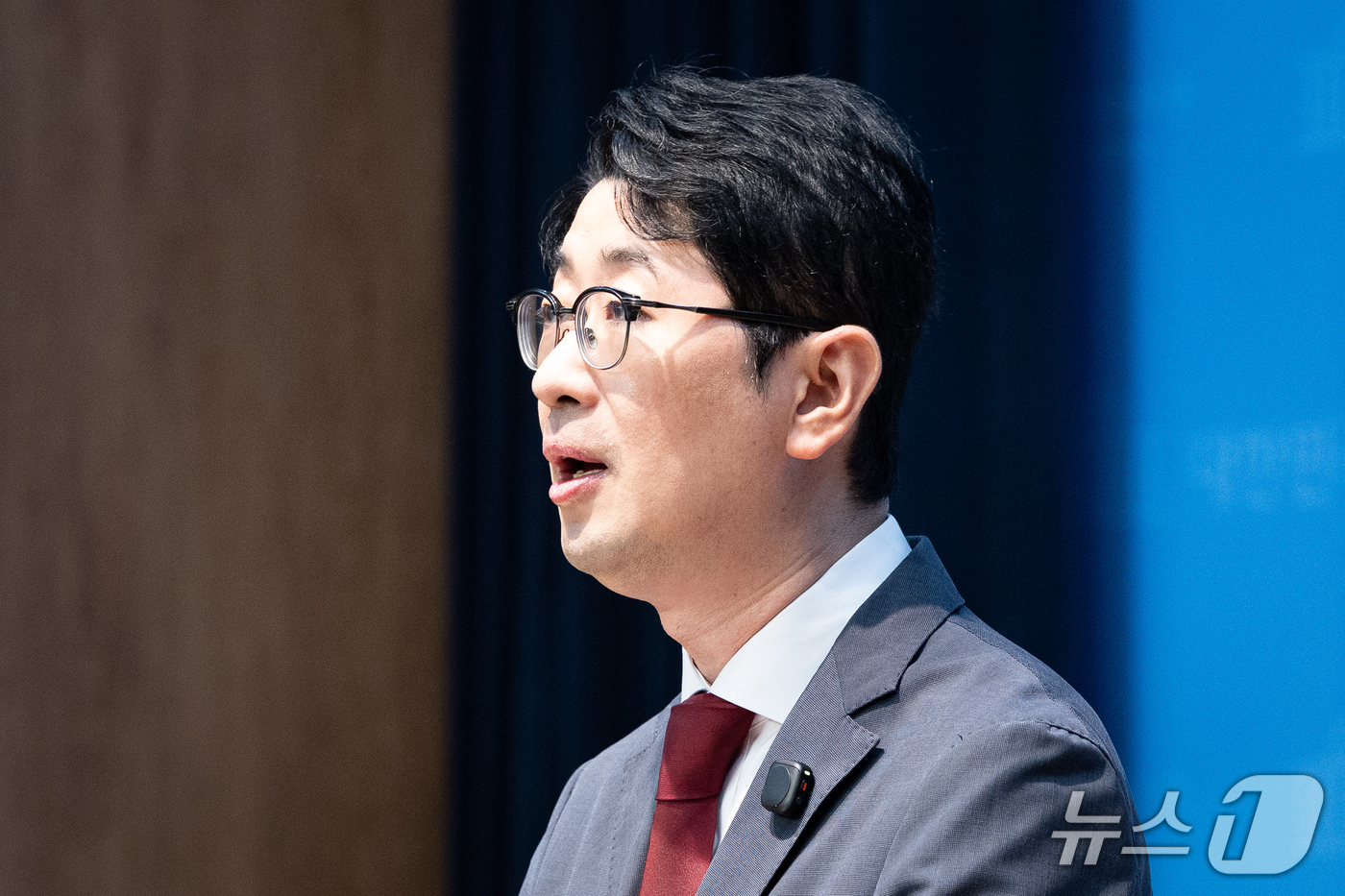 (서울=뉴스1) 유승관 기자 = 주진우 국민의힘 의원이 13일 서울 여의도 국회 소통관에서 김승원 법무부 장관 후보자 가족 조합의 방과후활동서비스 제공기관 지정시 평가점수 조작 관 …