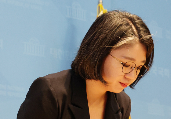 고개숙여 인사하는 용혜인 성평등가족부 장관 후보자