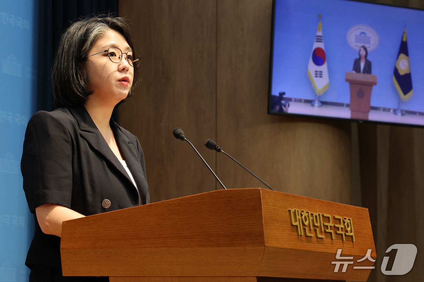 (서울=뉴스1) 박세연 기자 = 용혜인 성평등가족부 장관 후보자가 13일 서울 여의도 국회 소통관에서 사퇴 발표 기자회견을 하고 있다.  2026.9.13/뉴스1
