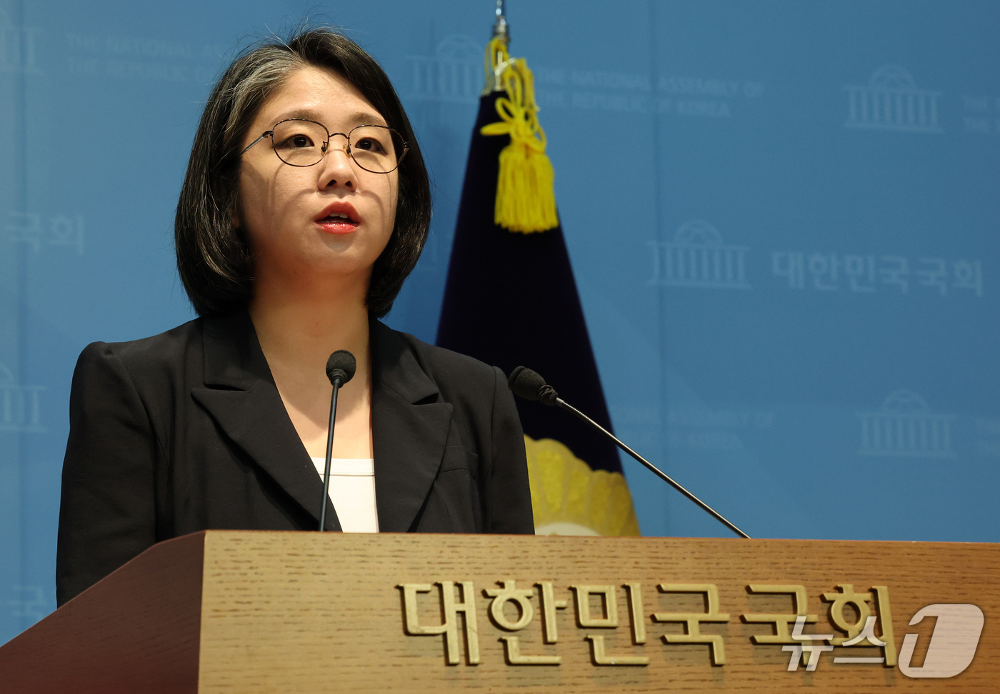(서울=뉴스1) 박세연 기자 = 용혜인 성평등가족부 장관 후보자가 13일 서울 여의도 국회 소통관에서 사퇴 발표 기자회견을 하고 있다.  2026.9.13/뉴스1