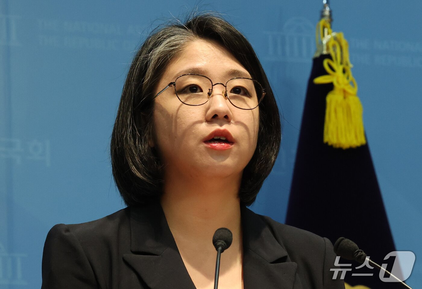 본문 이미지 - 용혜인 성평등가족부 장관 후보자가 13일 서울 여의도 국회 소통관에서 사퇴 발표 기자회견을 하고 있다. 2026.9.13 ⓒ 뉴스1 박세연 기자