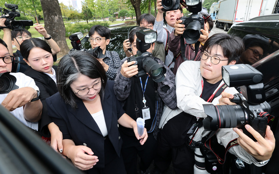 차량에 오르는 용혜인 후보자