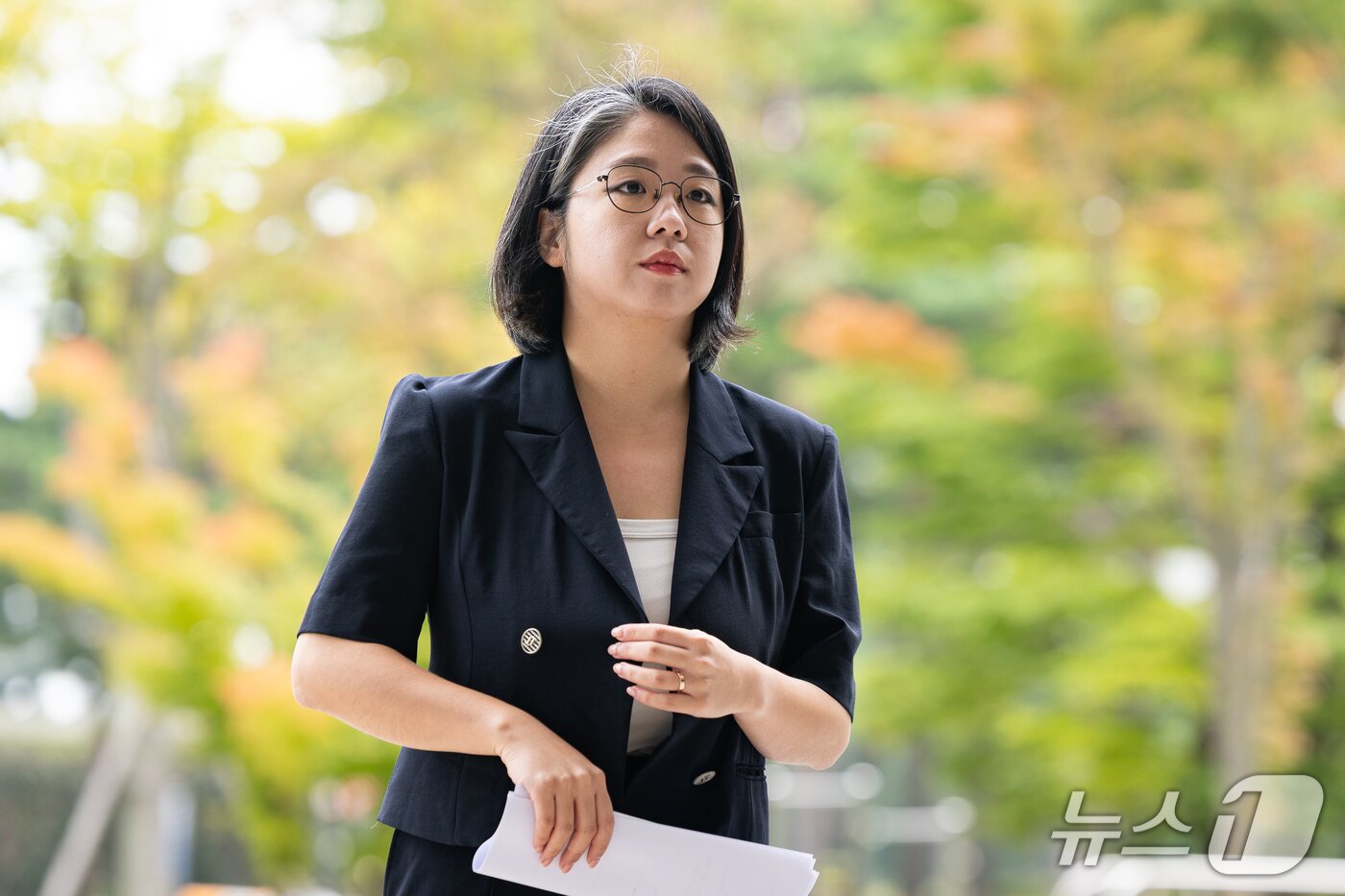 본문 이미지 - 용혜인 성평등가족부 장관 후보자가 13일 서울 여의도 국회 소통관에서 장관 후보직 사퇴 기자회견에 들어서고 있다. 2026.9.13 ⓒ 뉴스1 유승관 기자