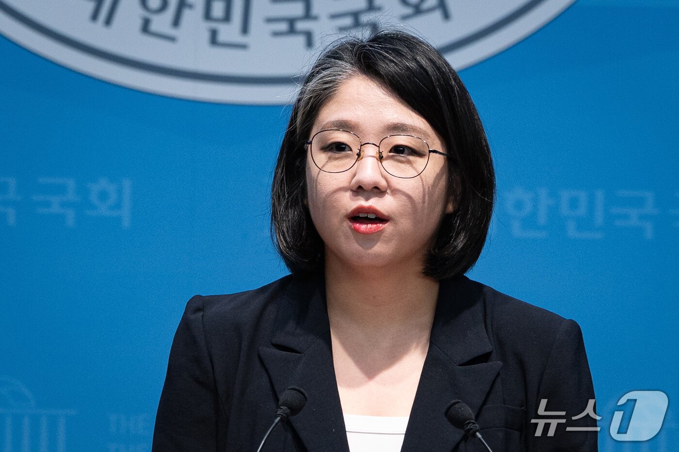 본문 이미지 - 용혜인 성평등가족부 장관 후보자가 13일 서울 여의도 국회 소통관에서 장관 후보직 사퇴 기자회견을 하고 있다. 2026.9.13 ⓒ 뉴스1 유승관 기자