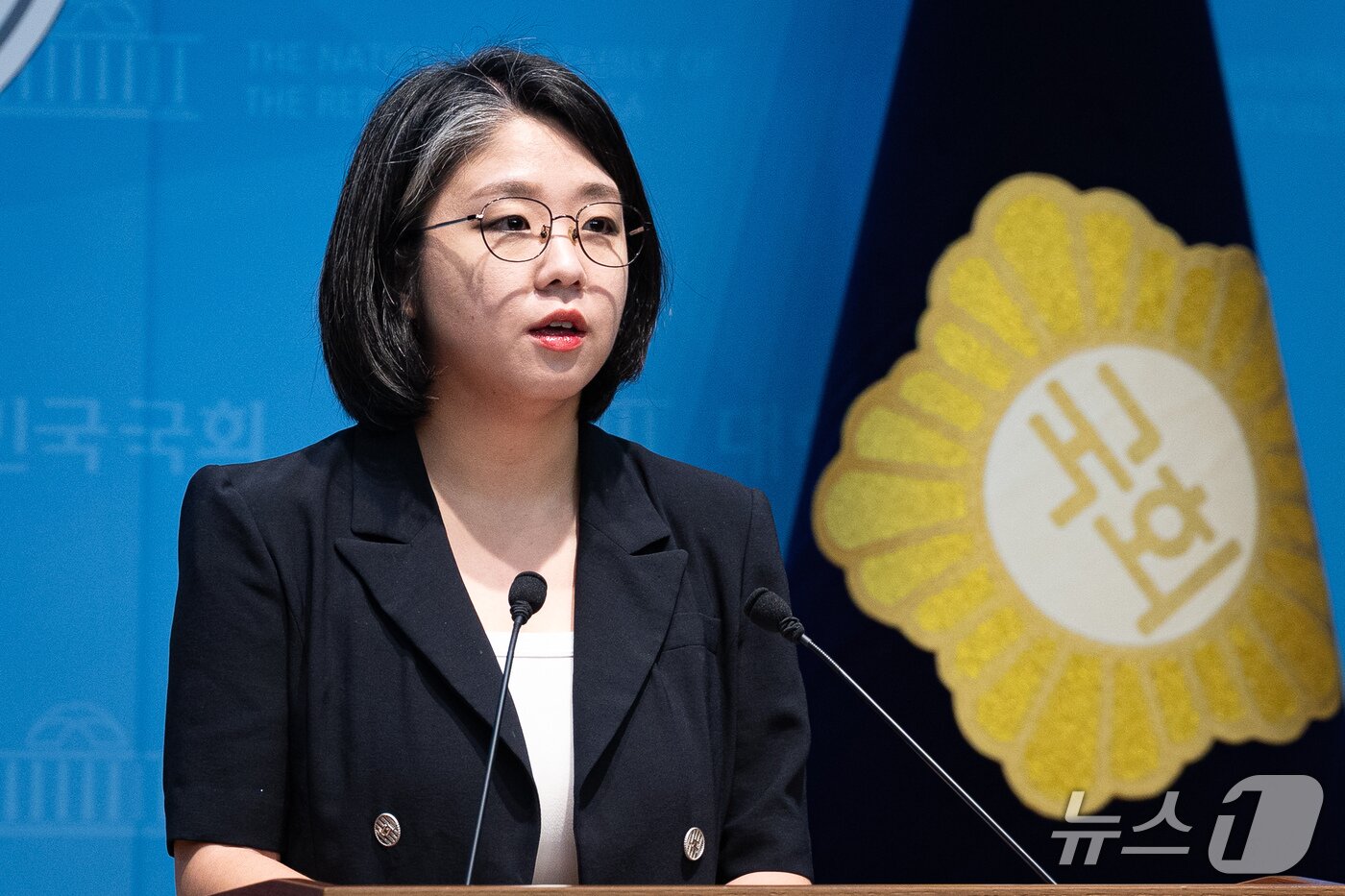 본문 이미지 - 용혜인 성평등가족부 장관 후보자가 13일 서울 여의도 국회 소통관에서 장관 후보직 사퇴 기자회견을 하고 있다. 2026.9.13 ⓒ 뉴스1 유승관 기자