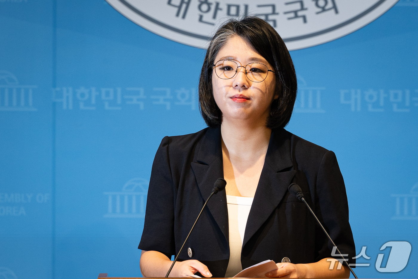 (서울=뉴스1) 유승관 기자 = 용혜인 성평등가족부 장관 후보자가 13일 서울 여의도 국회 소통관에서 장관 후보직 사퇴 기자회견을 하고 있다. 2026.9.13/뉴스1
