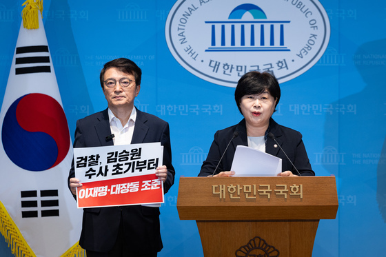 김승원 법무부 장관 후보자 관련 기자회견하는 서영교 법사위원장과 김의겸 여당 간사