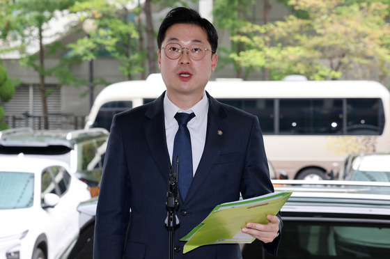 '한동훈 수사자료 유출 의혹' 고발인 조사 출석한 김동아 의원