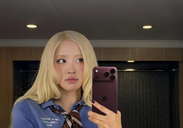 블랙핑크 로제, 아이폰 셀카 올리자 삼성 등판…"우리한테 물어보지"