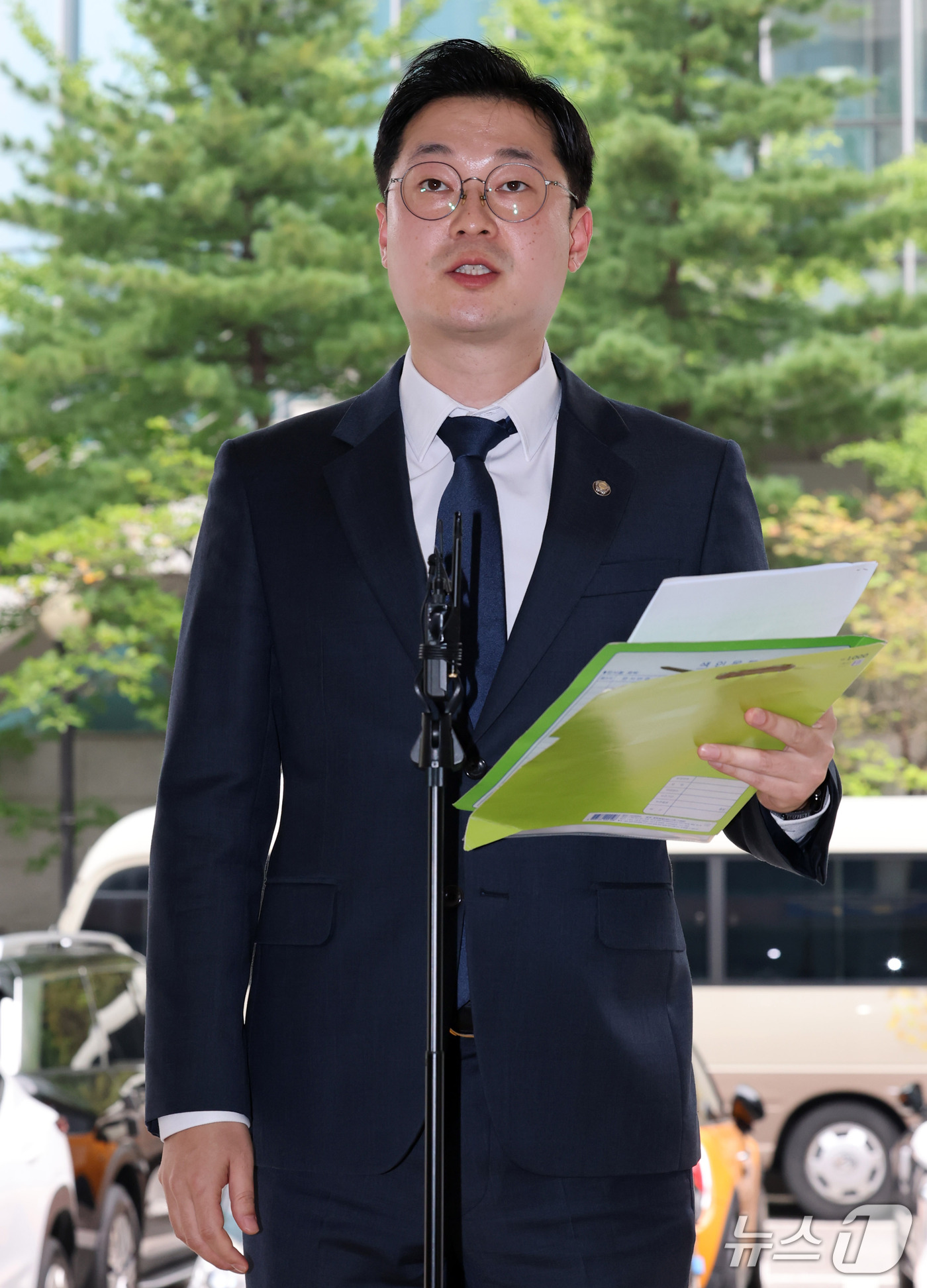 (서울=뉴스1) 박세연 기자 = 김승원 법무부 장관 후보자의 수사자료를 유출한 의혹을 받고 있는 한동훈 무소속 의원을 공무상 비밀누설, 개인정보보호법 및 공공기록물관리법 위반 등 …