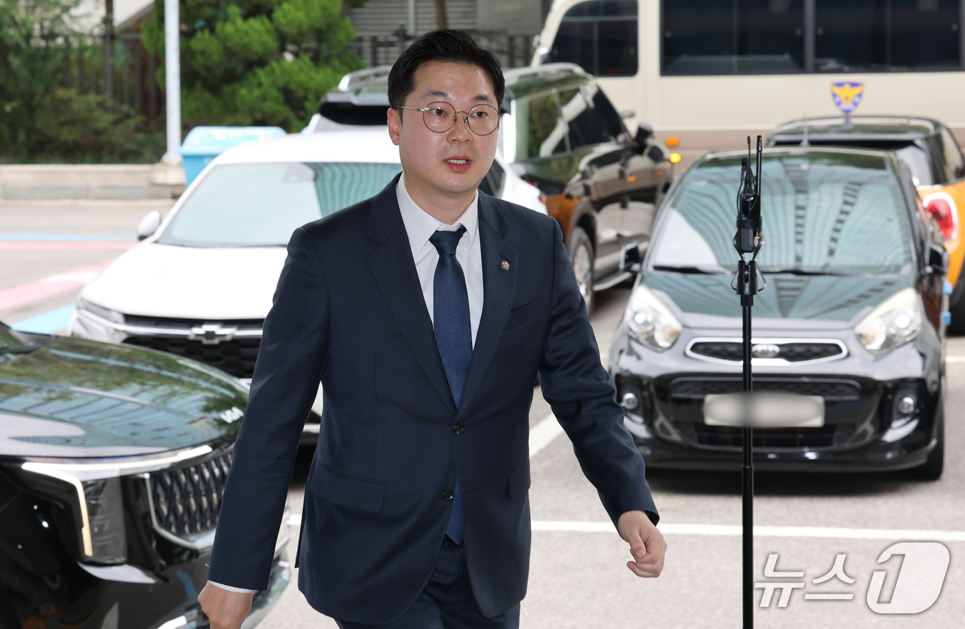 (서울=뉴스1) 박세연 기자 = 김승원 법무부 장관 후보자의 수사자료를 유출한 의혹을 받고 있는 한동훈 무소속 의원을 공무상 비밀누설, 개인정보보호법 및 공공기록물관리법 위반 등 …