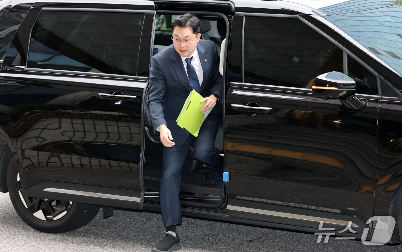 (서울=뉴스1) 박세연 기자 = 김승원 법무부 장관 후보자의 수사자료를 유출한 의혹을 받고 있는 한동훈 무소속 의원을 공무상 비밀누설, 개인정보보호법 및 공공기록물관리법 위반 등 …