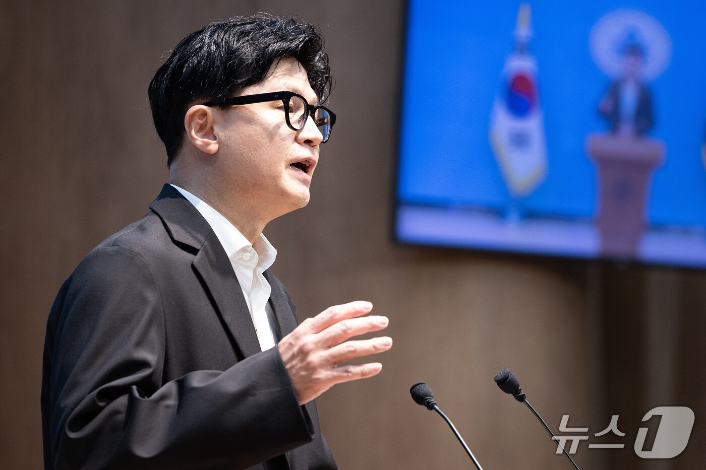 본문 이미지 - 한동훈 무소속 의원이 13일 서울 여의도 국회 소통관에서 김승원 법무부 장관 후보자 관련 기자회견을 하고 있다. 2026.9.13 ⓒ 뉴스1 유승관 기자