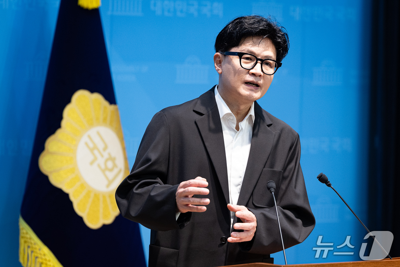 (서울=뉴스1) 유승관 기자 = 한동훈 무소속 의원이 13일 서울 여의도 국회 소통관에서 김승원 법무부 장관 후보자 관련 기자회견을 하고 있다. 2026.9.13/뉴스1