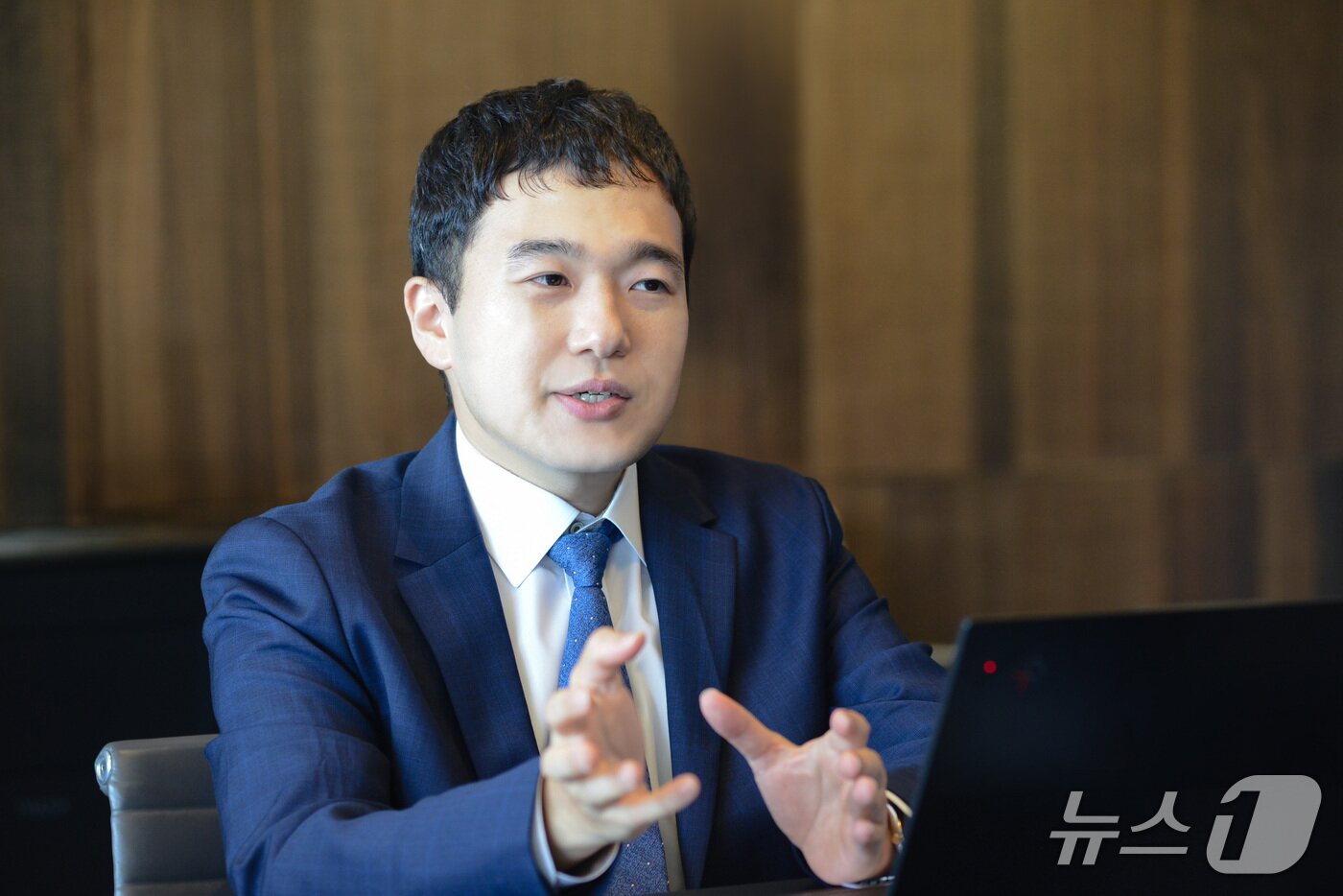 본문 이미지 - 김홍율 법무법인 태평양 변호사가 지난 9일 뉴스1과의 인터뷰에서 답변하고 있다.