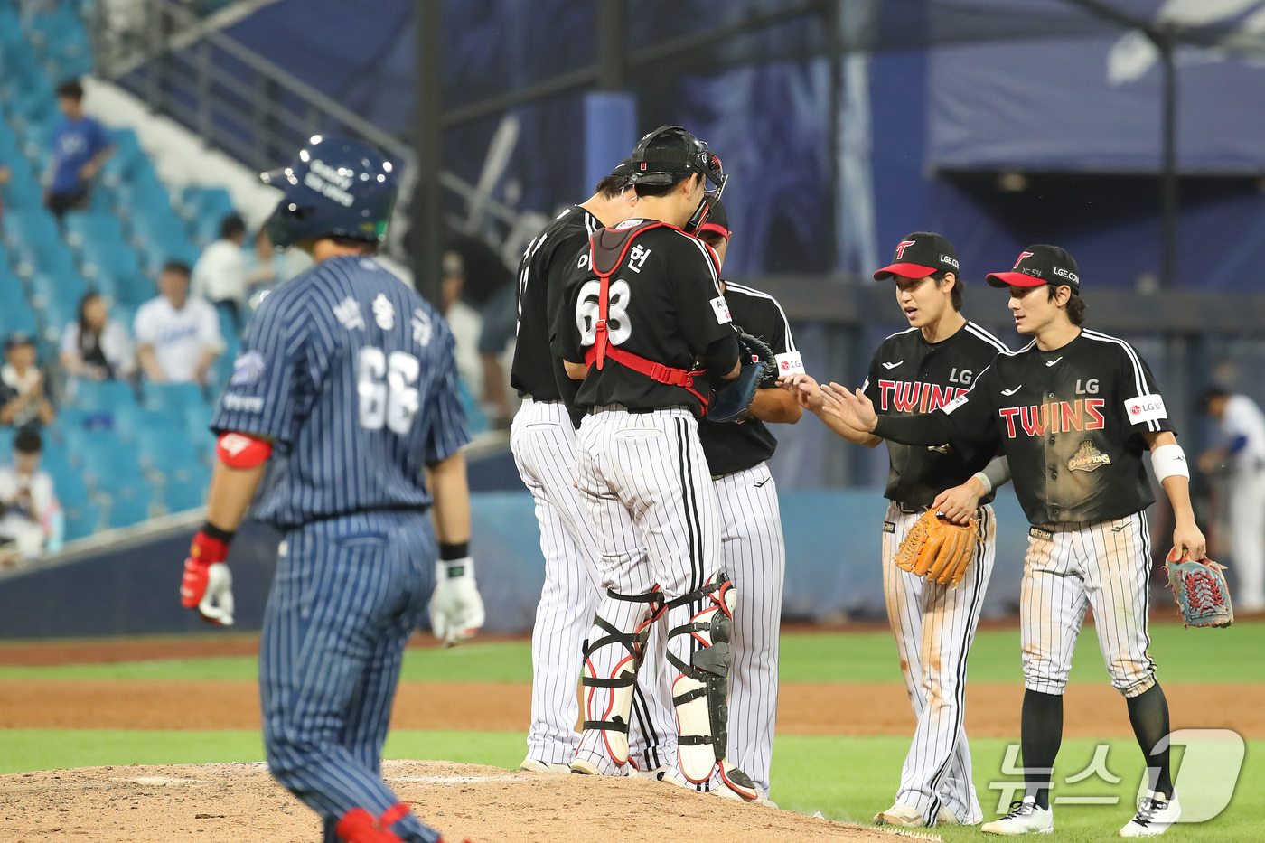 (대구=뉴스1) 공정식 기자 = 13일 오후 대구 삼성라이온즈파크에서 열린 프로야구 '2026 신한은행 SOL KBO리그' LG 트윈스와 삼성 라이온즈의 경기, 13대 5 승리를 …