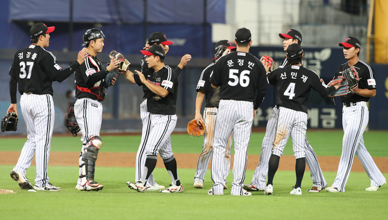 LG, 삼성 상대 '13대 5' 승리