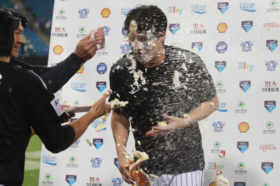 LG 임찬규 '통산 100승' 축하