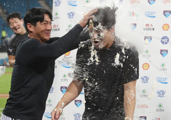 LG 임찬규 '통산 100승' 축하