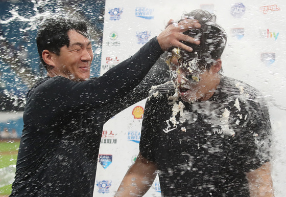LG 임찬규 '통산 100승' 축하