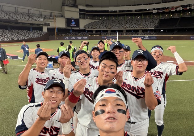 '하현승 완봉승' U18 야구, 日 꺾고 8년 만에 아시아 정상