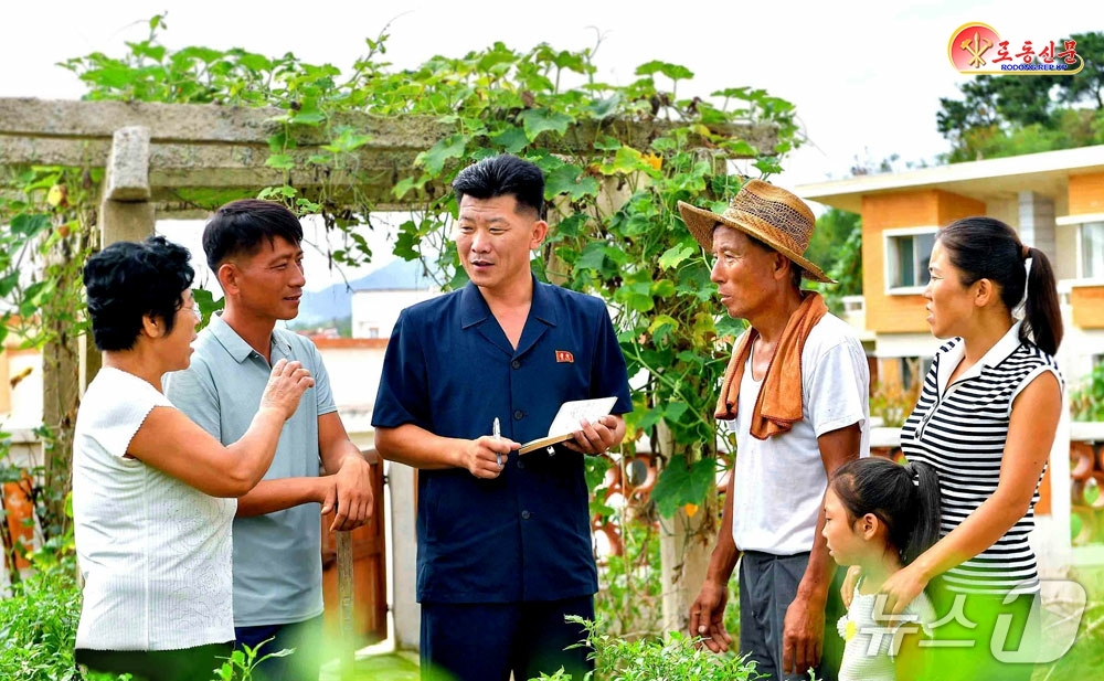 (평양 노동신문=뉴스1) = 북한 노동당 기관지 노동신문은 14일 함경남도 당위원회가 지역 주민들의 생활 향상을 최우선 과제로 내세우고 생활용수와 주택, 교통 문제 해결에 나서고 …