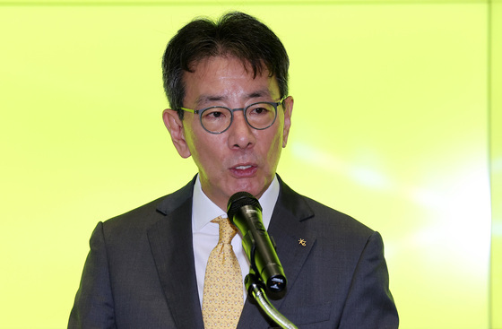 취재진 만난 이재근 KB금융 차기 회장 후보자