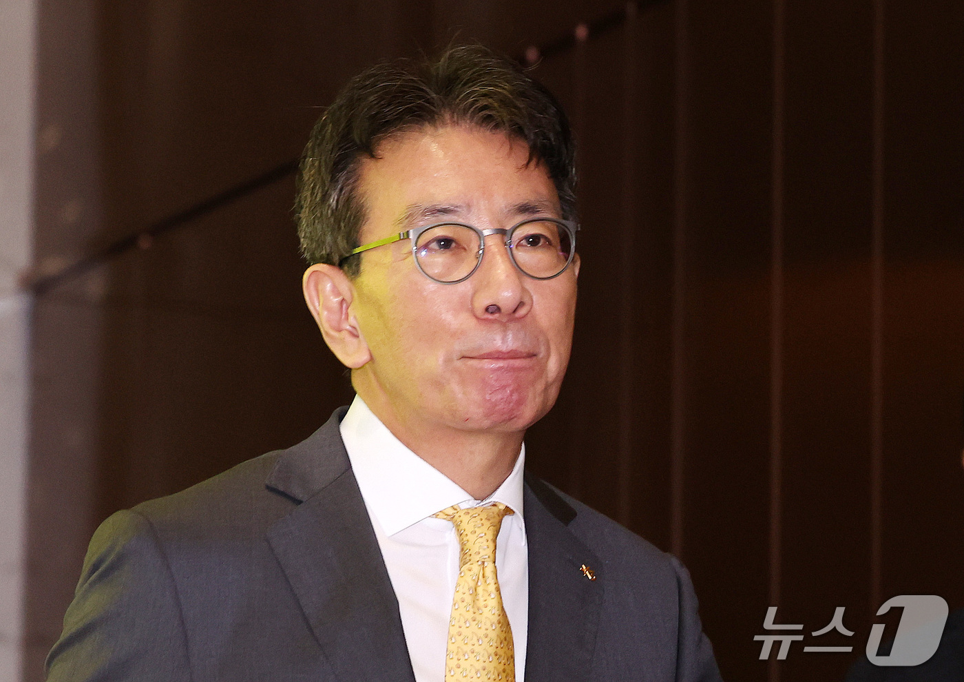 (서울=뉴스1) 박지혜 기자 = 차기 KB금융 회장 후보로 내정된 이재근 KB금융그룹 부문장이 14일 오전 서울 영등포구 여의도 KB금융 신관으로 첫 출근을 하고 있다. 2026. …