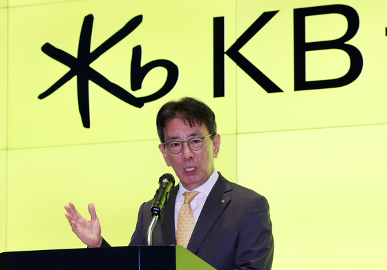 출근길 소감 밝히는 이재근