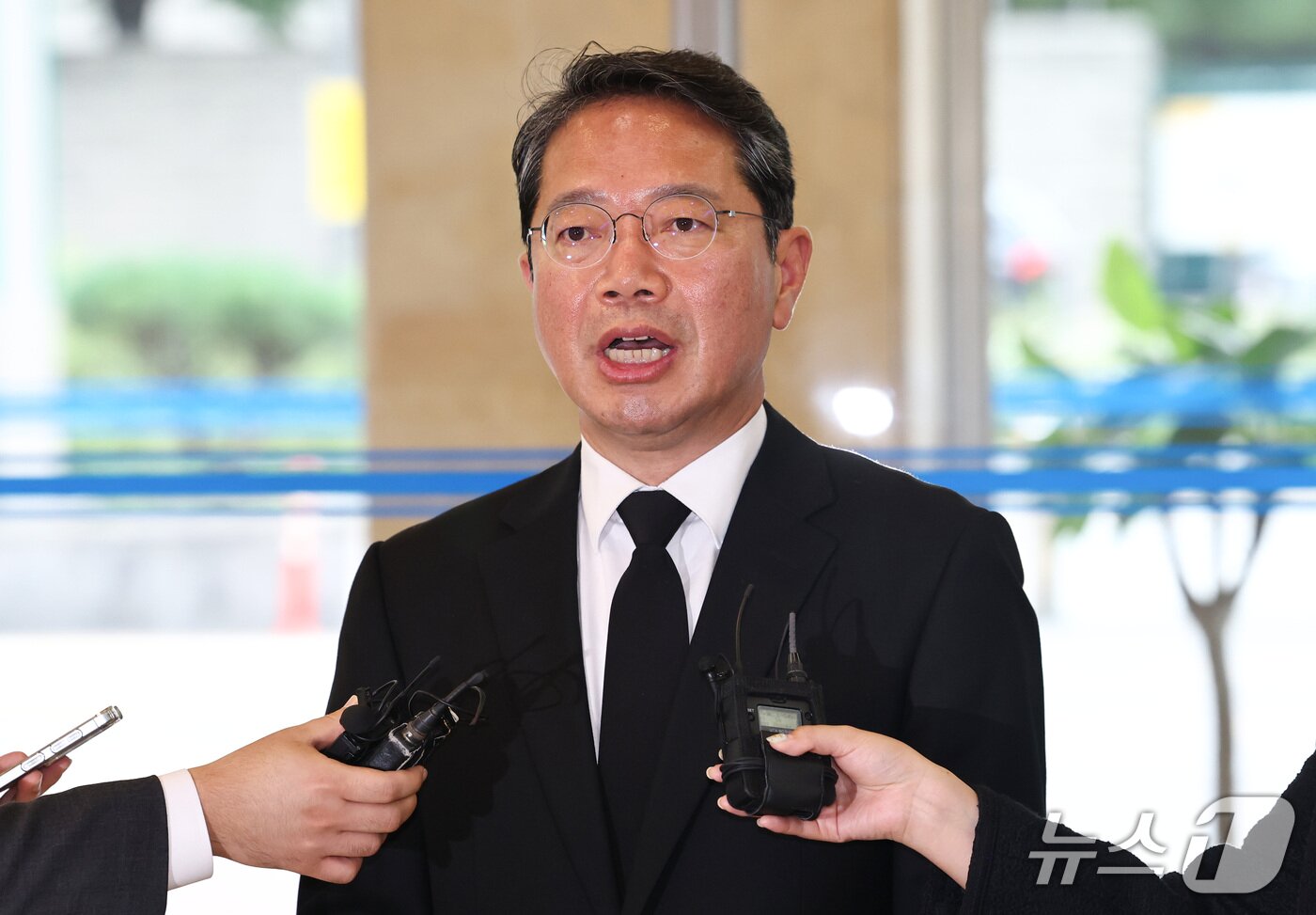 본문 이미지 - 김승원 법무부 장관 후보가 14일 오전 서울 종로구 적선현대빌딩에 마련된 인사청문회 준비 사무실로 출근하며 취재진 앞에서 발언하고 있다. 2026.9.14 ⓒ 뉴스1 최지환 기자