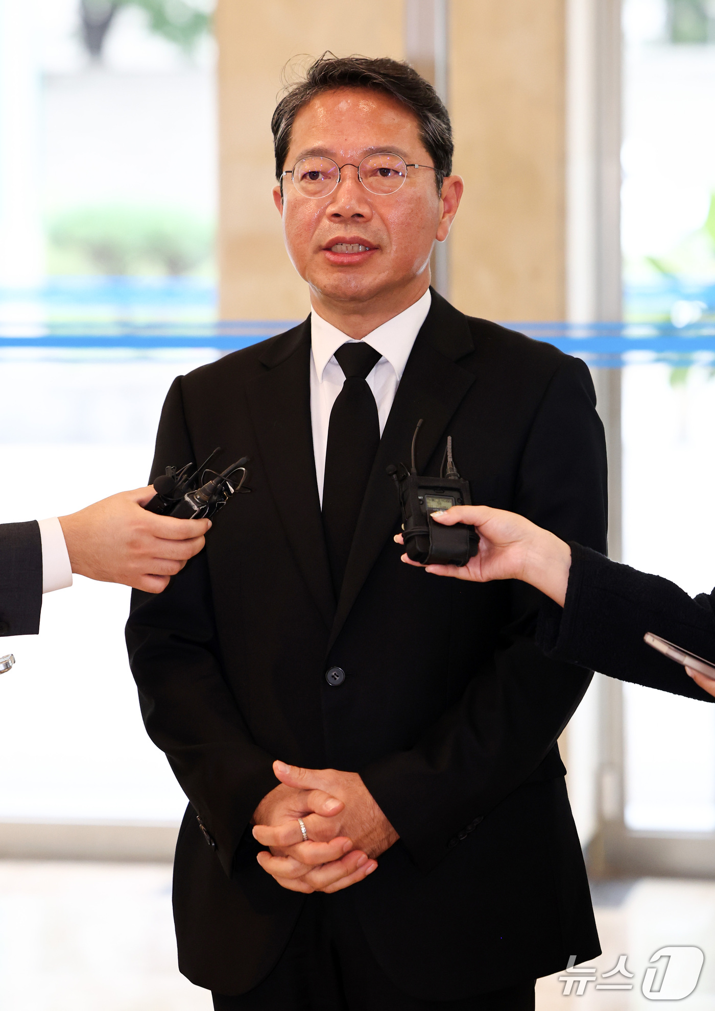 (서울=뉴스1) 최지환 기자 = 김승원 법무부 장관 후보가 14일 오전 서울 종로구 적선현대빌딩에 마련된 인사청문회 준비 사무실로 출근하며 취재진 앞에서 발언하고 있다. 2026. …