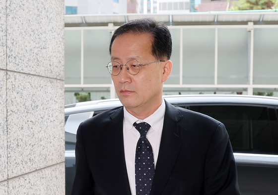 인사 청문회 사무실 출근하는 이형일 부총리 후보