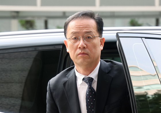출근하는 이형일 부총리 겸 재정경제부장관 후보자