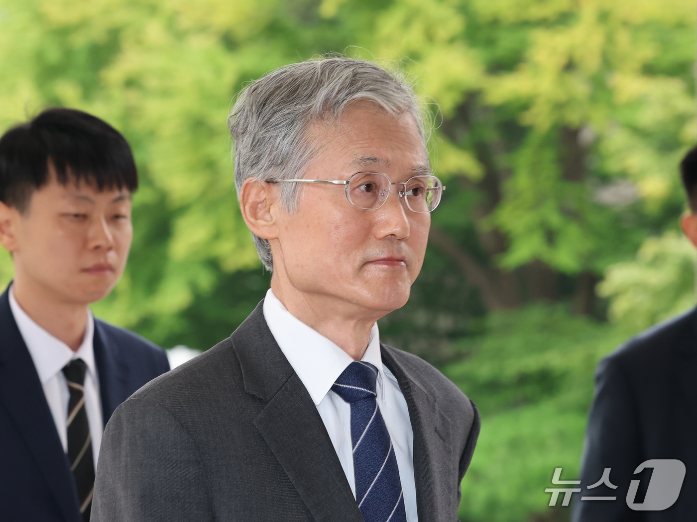 (서울=뉴스1) 박세연 기자 = 조희대 대법원장이 14일 오전 서울 서초구 대법원으로 출근하고 있다. 2026.9.14/뉴스1