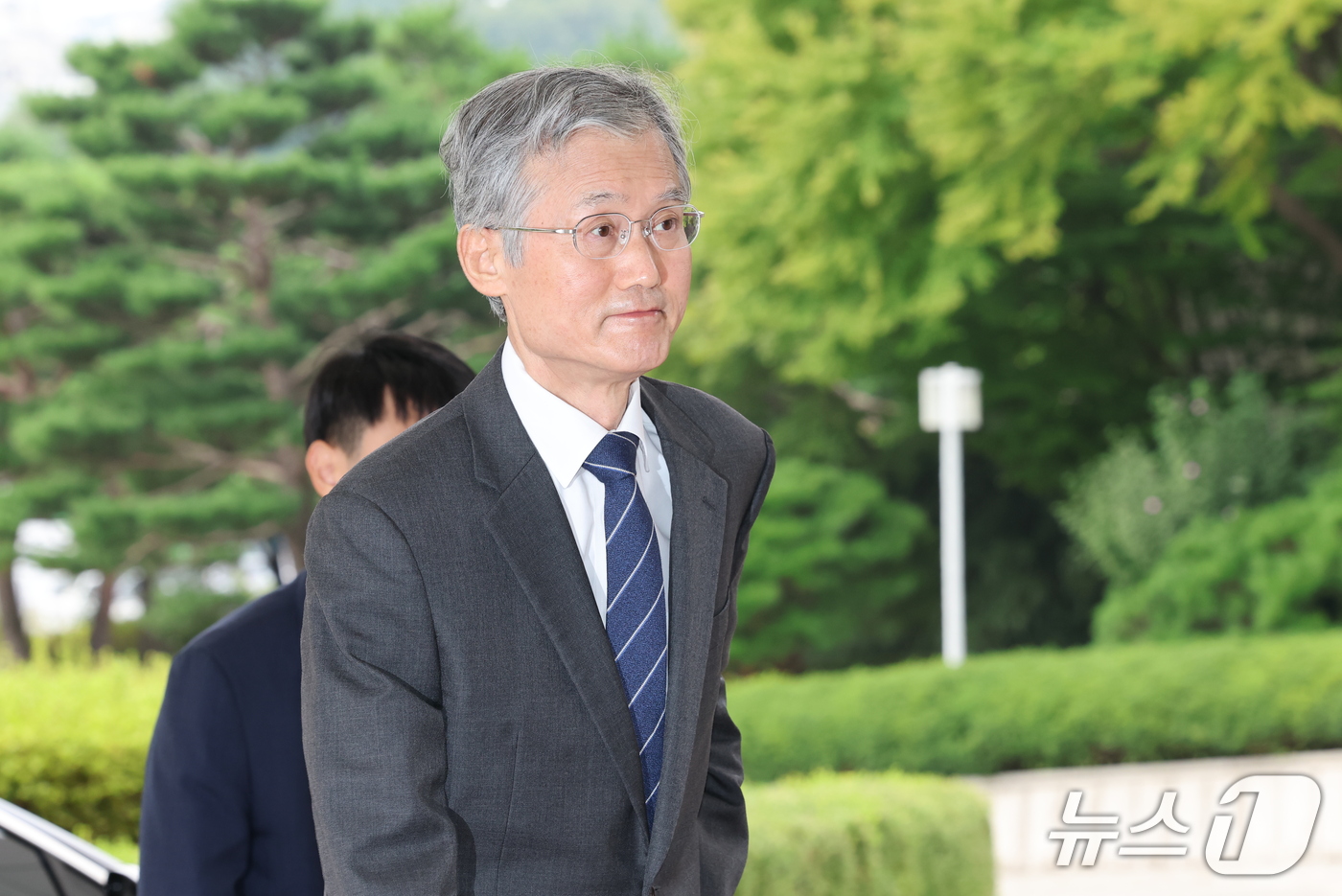 (서울=뉴스1) 박세연 기자 = 조희대 대법원장이 14일 오전 서울 서초구 대법원으로 출근하고 있다. 2026.9.14/뉴스1