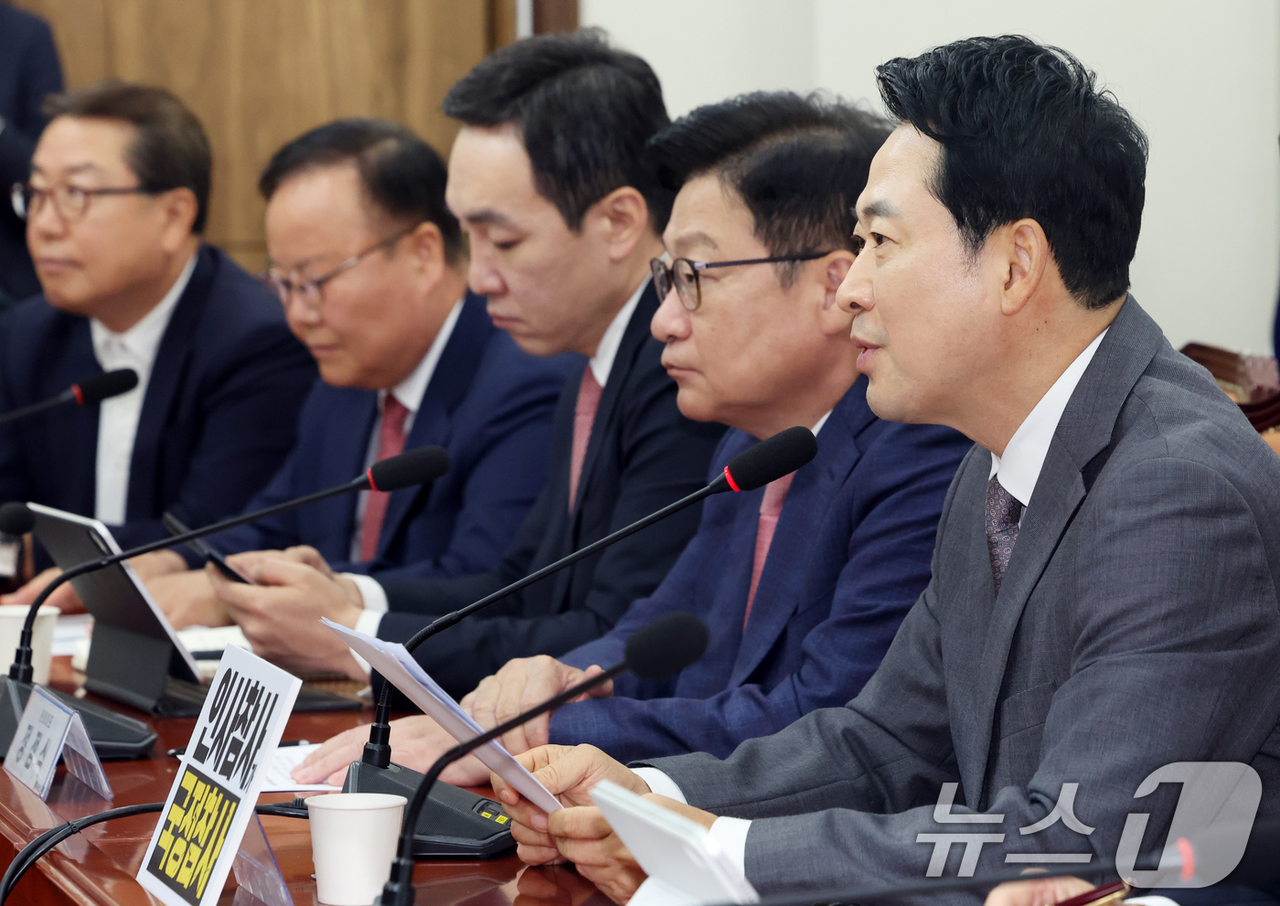(서울=뉴스1) 황기선 기자 = 장동혁 국민의힘 대표가 14일 오전 서울 여의도 국회에서 열린 최고위원회의에서 발언을 하고 있다.  2026.9.14/뉴스1